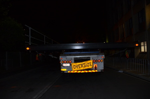 https://archive.abp.unimelb.edu.au/objects/images/Construction/Images/Roof/Glazed atrium roof/Delivery 2.20am 26th Feb 2014/DSC_5698.JPG