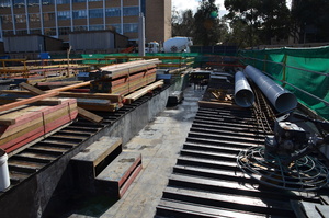 https://archive.abp.unimelb.edu.au/objects/images/Construction/Images/Concrete suspended slabs and beams/Ground level & formwork/DSC_0866.JPG