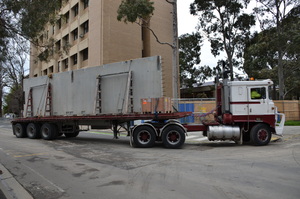 https://archive.abp.unimelb.edu.au/objects/images/Construction/Images/Precast structural concrete walls and columns/Basement/DSC_1065.JPG