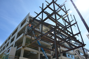 https://archive.abp.unimelb.edu.au/objects/images/Construction/Images/Structural steel/Cantilever/Erection/DSC_4282.JPG