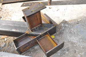 https://archive.abp.unimelb.edu.au/objects/images/Construction/Images/Structural steel/Cantilever/Footings and fabrication & delivery/DSC_4116.JPG