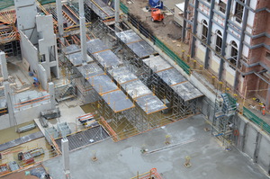 https://archive.abp.unimelb.edu.au/objects/images/Construction/Images/Concrete suspended slabs and beams/Ground level & formwork/DSC_0952.JPG