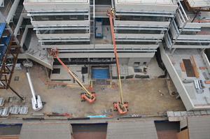 https://archive.abp.unimelb.edu.au/objects/images/Construction/Images/Concrete suspended slabs and beams/Ground level & formwork/DSC_5265.JPG
