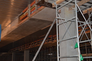 https://archive.abp.unimelb.edu.au/objects/images/Construction/Images/Concrete suspended slabs and beams/Formwork stripping/DSC_2324.JPG