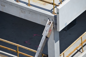 https://archive.abp.unimelb.edu.au/objects/images/Construction/Images/Structural steel/Cantilever/Erection/DSC_4243.JPG