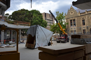 https://archive.abp.unimelb.edu.au/objects/images/Construction/Images/LVL roof beams & coffers/Installation/DSC_5631.JPG