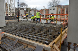 https://archive.abp.unimelb.edu.au/objects/images/Construction/Images/Concrete suspended slabs and beams/Ground level & formwork/DSC_1370.JPG
