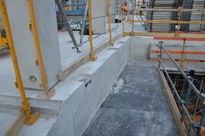 https://archive.abp.unimelb.edu.au/objects/images/Construction/Images/Concrete suspended slabs and beams/Cast in brackets/DSC_1965.JPG