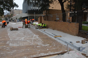 https://archive.abp.unimelb.edu.au/objects/images/Construction/Images/External Works/Brick paving & brick walls/DSD_0043.JPG