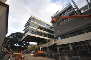 https://archive.abp.unimelb.edu.au/objects/images/Construction/Images/Facades/Precast concrete/To cantilever/DSC_7305.JPG