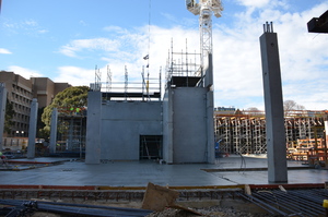 https://archive.abp.unimelb.edu.au/objects/images/Construction/Images/Concrete suspended slabs and beams/Ground level & formwork/DSC_1488.JPG
