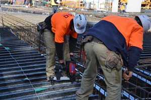 https://archive.abp.unimelb.edu.au/objects/images/Construction/Images/Concrete suspended slabs and beams/Ground level & formwork/DSC_1179.JPG