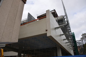 https://archive.abp.unimelb.edu.au/objects/images/Construction/Images/Facades/Zinc screens & access platforms/Support mechanisms/DSC_7383.JPG