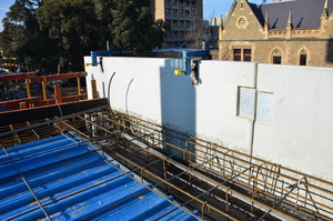 https://archive.abp.unimelb.edu.au/objects/images/Construction/Images/Concrete suspended slabs and beams/Levels 1-5 & formwork/DSC_2165.JPG