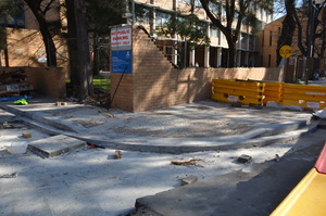 https://archive.abp.unimelb.edu.au/objects/images/Construction/Images/External Works/Bluestone kerbing/DSD_0270.JPG