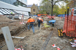 https://archive.abp.unimelb.edu.au/objects/images/Construction/Images/External Works/Precast concrete seating and supports/DSC_8224.JPG