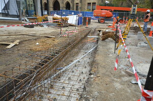 https://archive.abp.unimelb.edu.au/objects/images/Construction/Images/External Works/Precast concrete seating and supports/DSC_8226.JPG