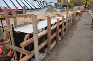https://archive.abp.unimelb.edu.au/objects/images/Construction/Images/External Works/Precast concrete seating and supports/DSC_8625.JPG