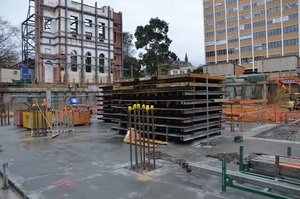 https://archive.abp.unimelb.edu.au/objects/images/Construction/Images/Concrete suspended slabs and beams/Ground level & formwork/DSC_0783.JPG