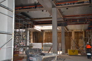 https://archive.abp.unimelb.edu.au/objects/images/Construction/Images/Concrete suspended slabs and beams/Formwork stripping/DSC_2243.JPG