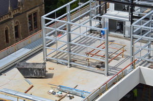 https://archive.abp.unimelb.edu.au/objects/images/Construction/Images/Structural steel/Plantroom roof & claddings/DSC_4927.JPG