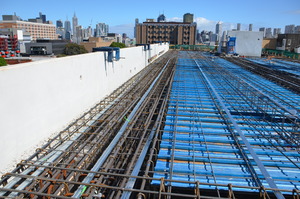 https://archive.abp.unimelb.edu.au/objects/images/Construction/Images/Concrete suspended slabs and beams/Post-tensioned beams & slabs/DSC_3171.JPG
