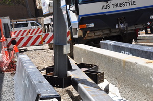 https://archive.abp.unimelb.edu.au/objects/images/Construction/Images/Structural steel/Cantilever/Footings and fabrication & delivery/DSC_4118.JPG