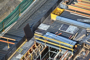 https://archive.abp.unimelb.edu.au/objects/images/Construction/Images/Concrete suspended slabs and beams/Ground level & formwork/DSC_0742.JPG