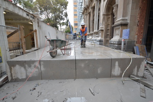 https://archive.abp.unimelb.edu.au/objects/images/Construction/Images/Facades/Joseph Reed/Temporary support removal/DSC_8219.JPG