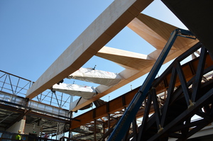 https://archive.abp.unimelb.edu.au/objects/images/Construction/Images/LVL roof beams & coffers/Installation/DSC_4991.JPG