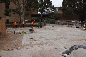 https://archive.abp.unimelb.edu.au/objects/images/Construction/Images/External Works/Brick paving & brick walls/DSD_0042.JPG