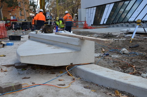 https://archive.abp.unimelb.edu.au/objects/images/Construction/Images/External Works/Precast concrete seating and supports/DSC_9029.JPG