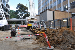 https://archive.abp.unimelb.edu.au/objects/images/Construction/Images/Structural steel/Cantilever/Footings and fabrication & delivery/DSC_4127.JPG