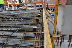 https://archive.abp.unimelb.edu.au/objects/images/Construction/Images/Concrete suspended slabs and beams/Ground level & formwork/DSC_1372.JPG