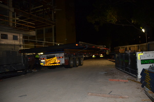 https://archive.abp.unimelb.edu.au/objects/images/Construction/Images/Roof/Glazed atrium roof/Delivery 2.20am 26th Feb 2014/DSC_5753.JPG