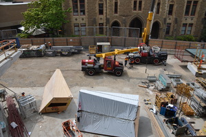 https://archive.abp.unimelb.edu.au/objects/images/Construction/Images/LVL roof beams & coffers/Installation/DSC_5222.JPG