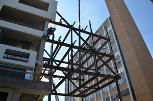 https://archive.abp.unimelb.edu.au/objects/images/Construction/Images/Structural steel/Cantilever/Erection/DSC_4280.JPG