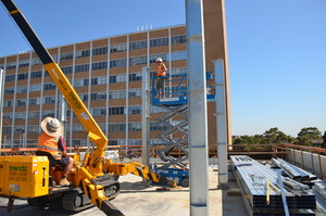 https://archive.abp.unimelb.edu.au/objects/images/Construction/Images/Structural steel/Plantroom roof & claddings/DSC_4777.JPG