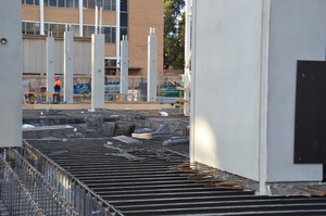 https://archive.abp.unimelb.edu.au/objects/images/Construction/Images/Concrete suspended slabs and beams/Ground level & formwork/DSC_1289.JPG