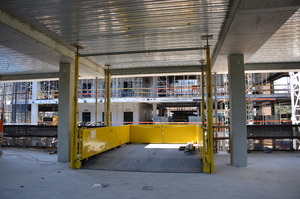 https://archive.abp.unimelb.edu.au/objects/images/Construction/Images/Plant and Equipment/Cantilever loading bays/DSC_3565.JPG