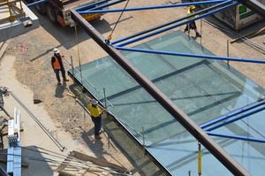https://archive.abp.unimelb.edu.au/objects/images/Construction/Images/Roof/Glazed atrium roof/Delivery & Installation/DSC_5166.JPG