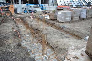 https://archive.abp.unimelb.edu.au/objects/images/Construction/Images/External Works/Timber seating and supports south side/DSC_8380.JPG