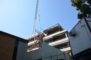 https://archive.abp.unimelb.edu.au/objects/images/Construction/Images/Facades/Zinc screens & access platforms/Support mechanisms/DSC_5155.JPG