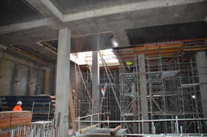 https://archive.abp.unimelb.edu.au/objects/images/Construction/Images/Concrete suspended slabs and beams/Formwork stripping/DSC_2506.JPG