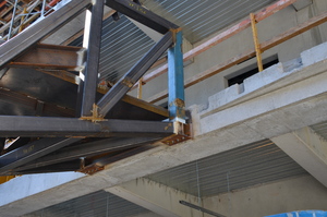 https://archive.abp.unimelb.edu.au/objects/images/Construction/Images/Stairs, walkways and balustrades/Y Stairs structural steel/Installation/DSC_3537.JPG