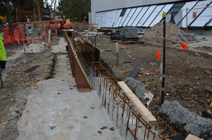 https://archive.abp.unimelb.edu.au/objects/images/Construction/Images/External Works/Precast concrete seating and supports/DSC_8609.JPG