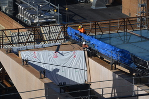 https://archive.abp.unimelb.edu.au/objects/images/Construction/Images/LVL roof beams & coffers/Installation/DSC_5388.JPG