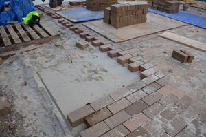 https://archive.abp.unimelb.edu.au/objects/images/Construction/Images/External Works/Brick paving & brick walls/DSC_7400.JPG