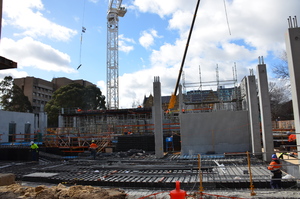 https://archive.abp.unimelb.edu.au/objects/images/Construction/Images/Concrete suspended slabs and beams/Ground level & formwork/DSC_1390.JPG