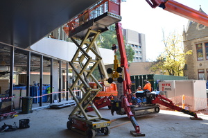 https://archive.abp.unimelb.edu.au/objects/images/Construction/Images/Doors and door frames/Atrium vertical sliding glazed door/DSC_7653.JPG